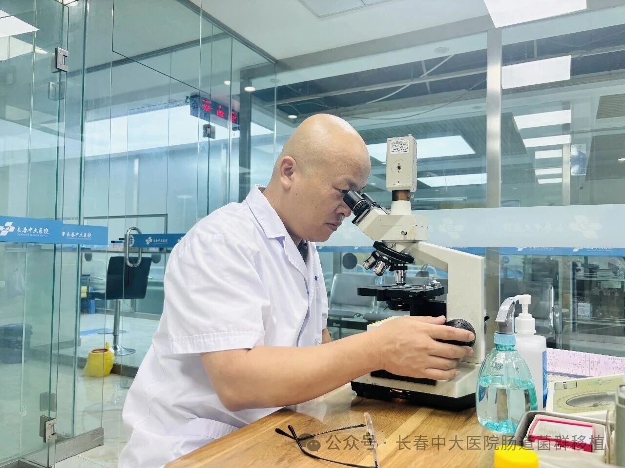 石嘴山市|高朋磊医师：左手男科临床，右手肠道菌群移植深入研究